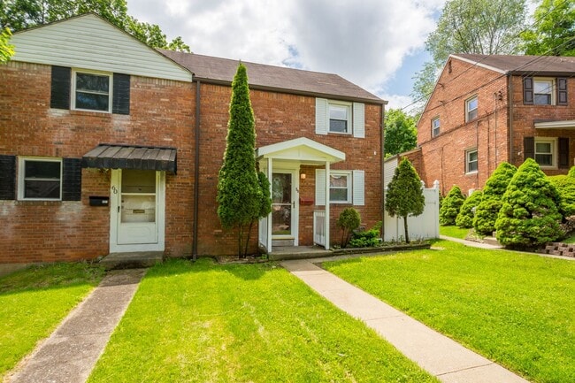 Building Photo - Stunning 2 bedroom home in Dormont availab...