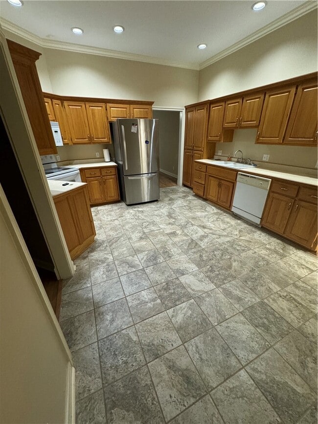 Building Photo - 82 E Cydnee St