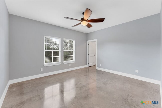 Building Photo - 1355 Estate Dr