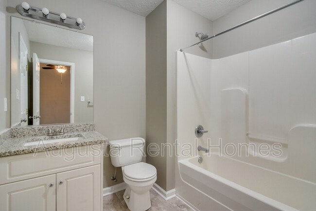 Building Photo - 525 Edgecliff Ln