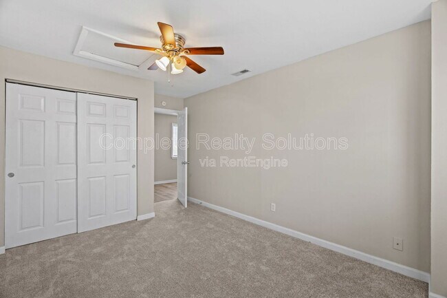 Building Photo - 9750 Lorna Ln