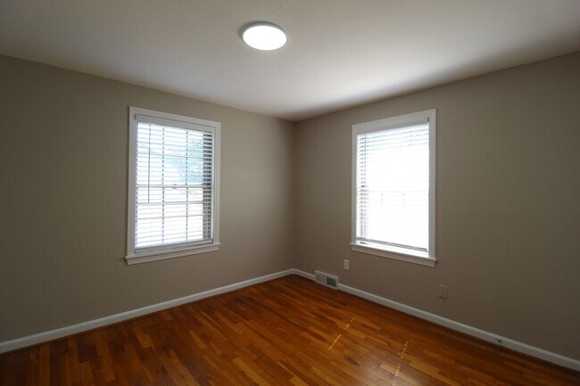 Building Photo - 2 Bedroom 1 Bath Duplex In The Waldo Area