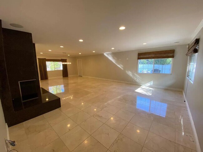 Building Photo - 16636 Calneva Dr