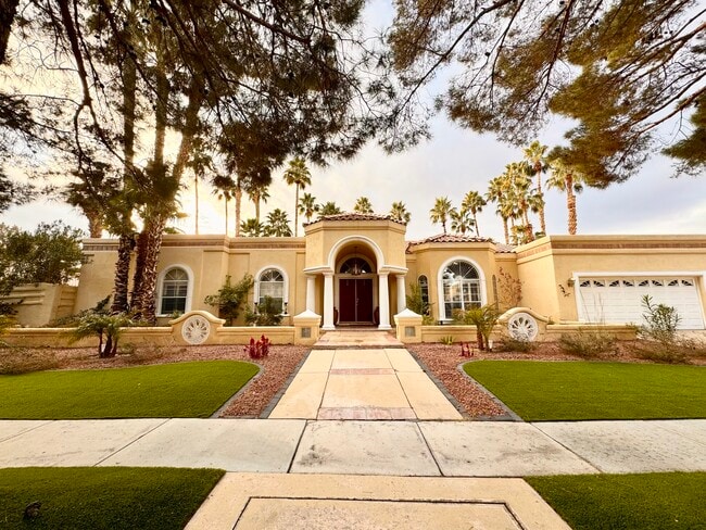 Building Photo - 3930 Placita Del Rico