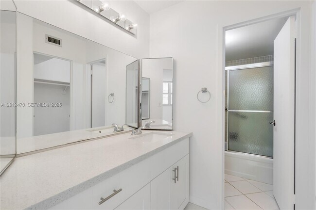 Building Photo - 9511 Collins Ave