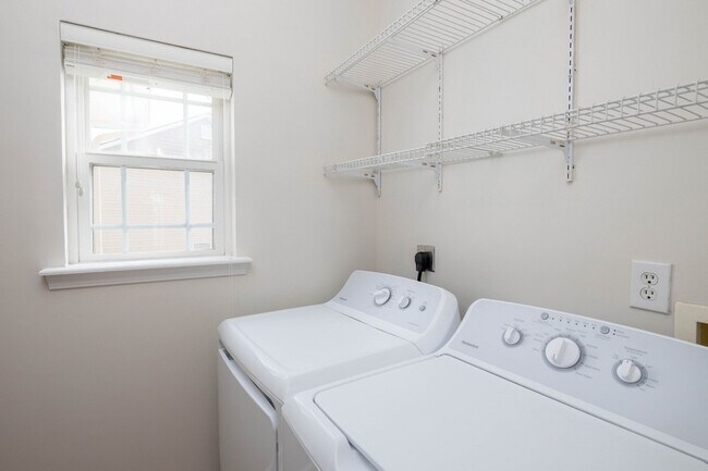 Building Photo - 1011 Somerset Springs Dr