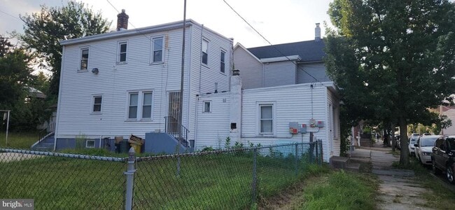 Building Photo - 709 Mulberry St