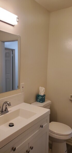 Bathroom - 1938 19th St