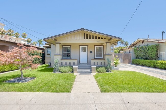 Primary Photo - 3 Bedroom, 1 Bathroom Home – Ideal for Stu...