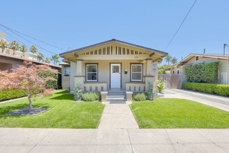 Building Photo - 3 Bedroom, 1 Bathroom Home – Ideal for Stu...