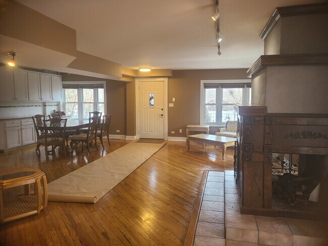 Building Photo - 630 Whitney Ave