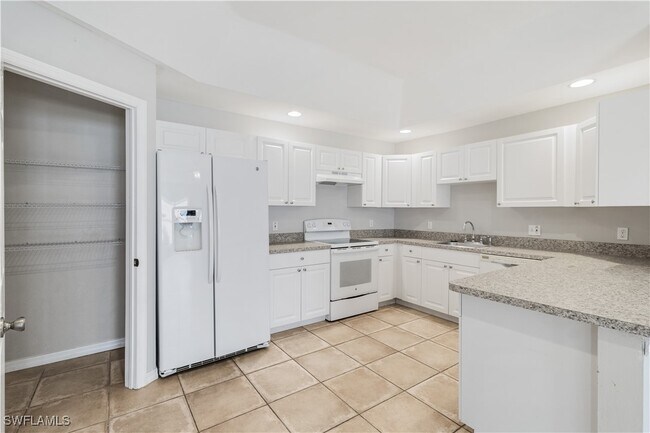 Building Photo - 4022 SW 7th Pl