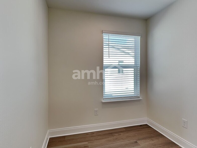 Building Photo - 5702 Oesterle Rd