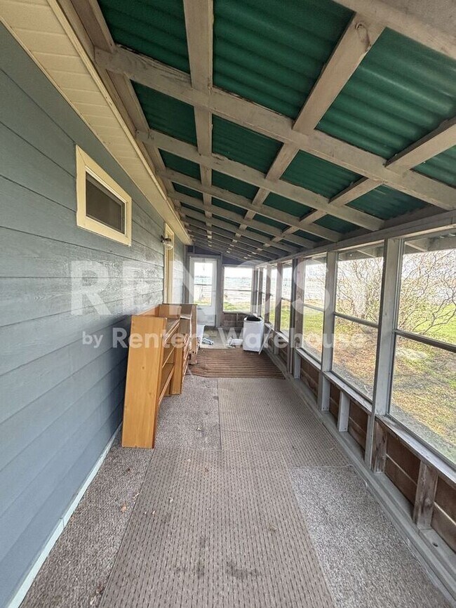 Building Photo - 3 Bedroom 1 Bath Single Family Home in Isle