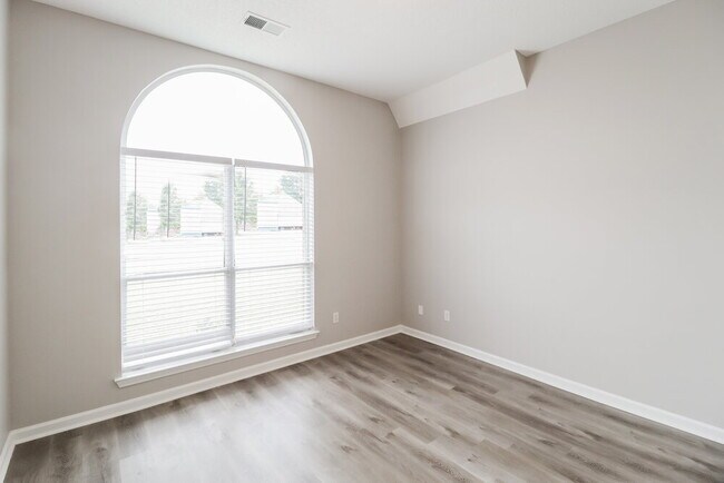 Building Photo - 6411 Braybourne Pl