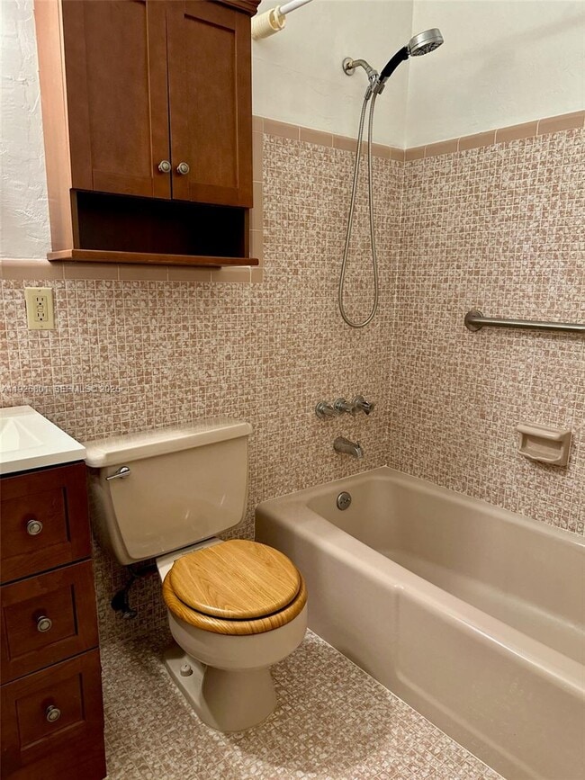 Building Photo - 2842 Coconut Ave