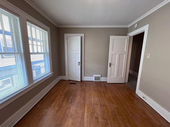 Building Photo - 3 Bedroom Duplex on a Brick Cul-de-sac, Blocks From Eastown and Cherry Hill!