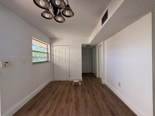 Building Photo - 13100 SW 92nd Ave