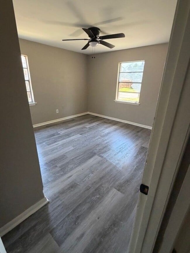 Building Photo - 1415 Mockingbird Ln