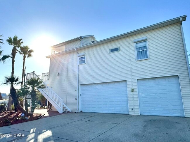 Building Photo - 13800 Pelican St