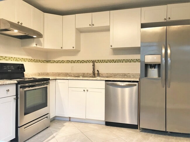 Building Photo - Holiday Heights