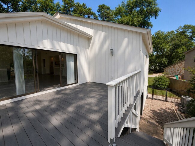 Building Photo - 26 Lazy Ln