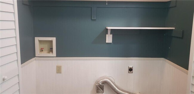 Building Photo - 1317 Hillside Ct