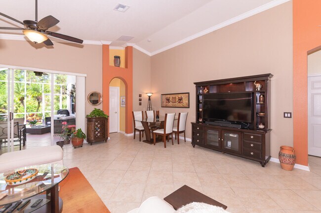 Building Photo - 329 NW Treeline Trce