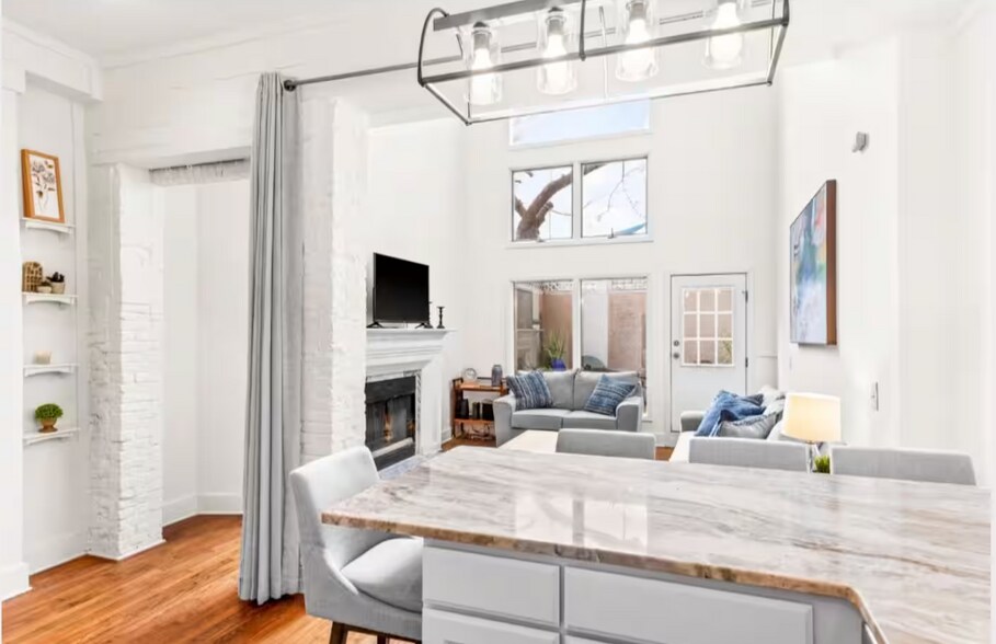 Building Photo - 29 S Front St