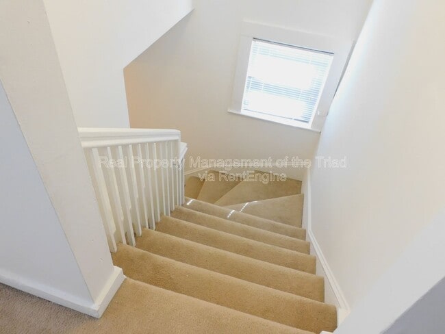 Building Photo - 810 Brent St SW