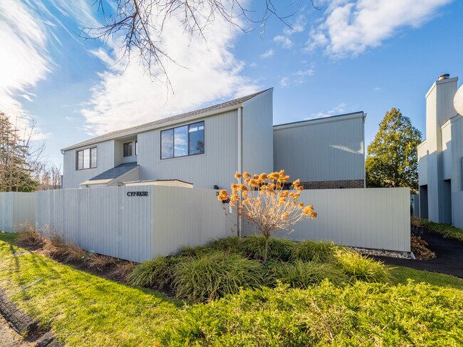 Primary Photo - 2 Cypress Ln