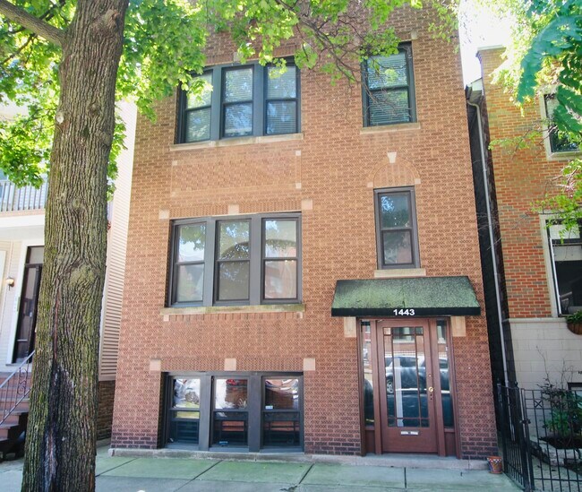 Primary Photo - 1443 W Oakdale Ave