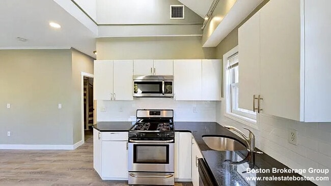 Building Photo - 17 Ashley St