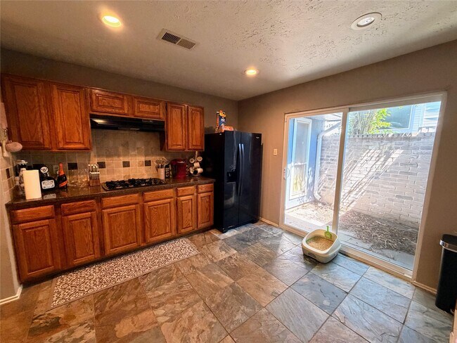 Building Photo - 2022 Creek Valley Ln