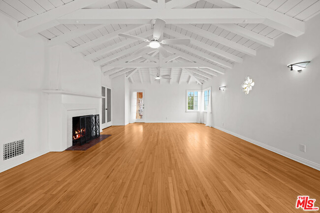Building Photo - 3715 Homeland Dr
