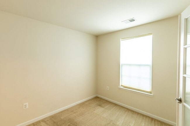 Building Photo - 2023 Verona Ct