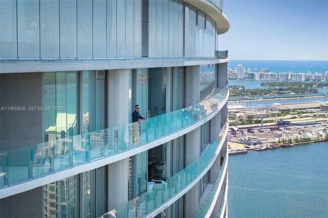 Building Photo - 300 Biscayne Blvd Way