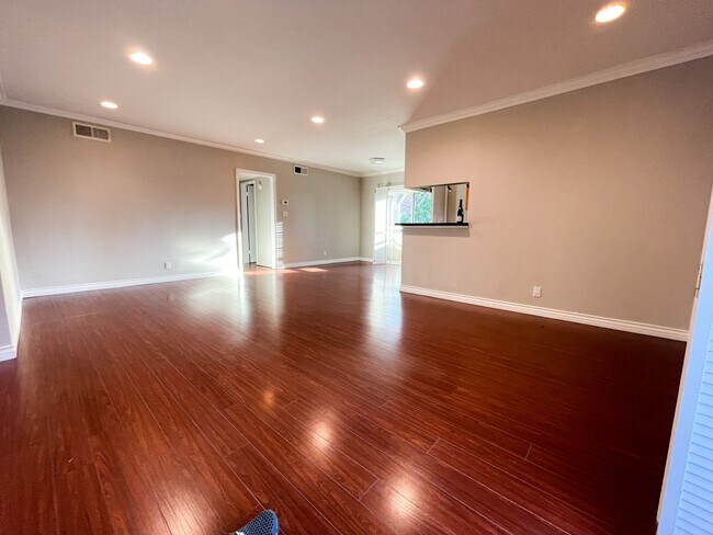 Building Photo - 5330 Zelzah Ave