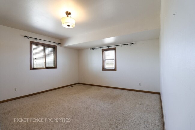 Building Photo - Charming 3-bedroom, 2-bathroom Home