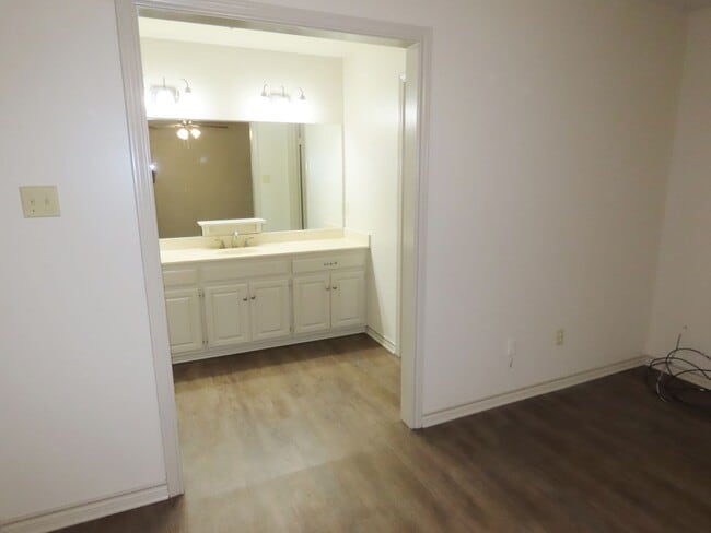 Building Photo - Whitehouse ISD! Beautifully Updated 3 Bedroom, 2 Bath Home