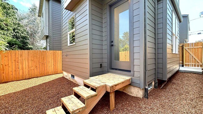Building Photo - 2907 N Russet St