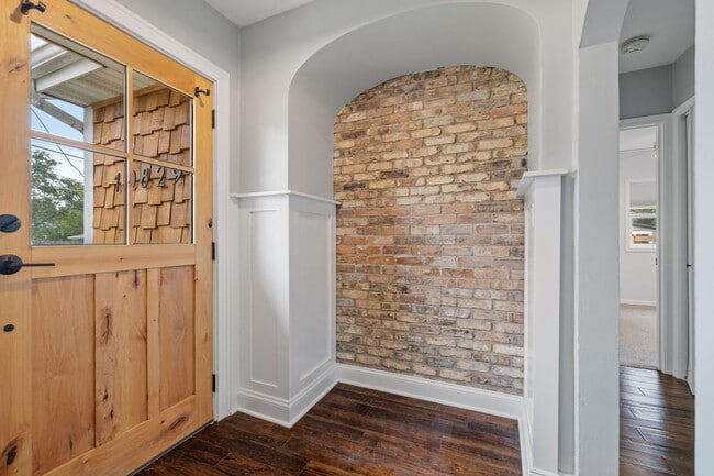 Building Photo - 10829 1st St