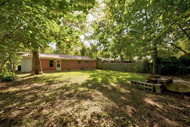 Building Photo - 4704 S Forest Dr