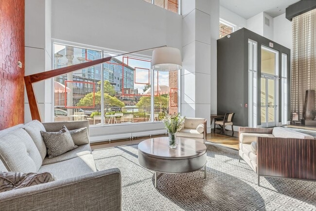 Building Photo - Awesome 1BE/1BA Condo in the Gulch w/2-res...