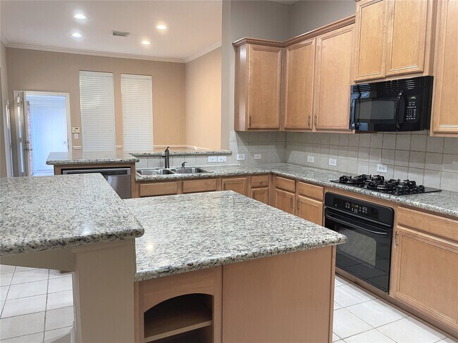 Building Photo - 3305 Knollcrest Ln