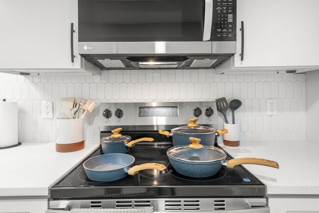 Building Photo - 420 Alpha St