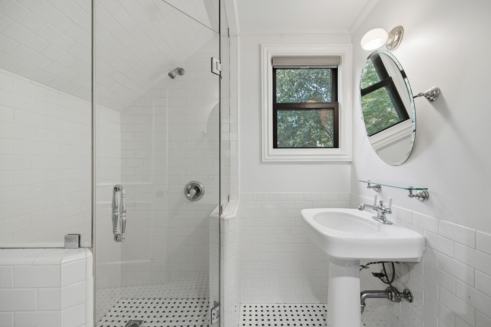 Building Photo - Beautiful Two-Story Burbank Home with Pool, Hardwood Floors & Guest House