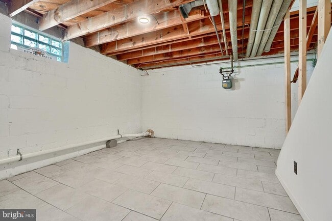 Building Photo - 530 47th St