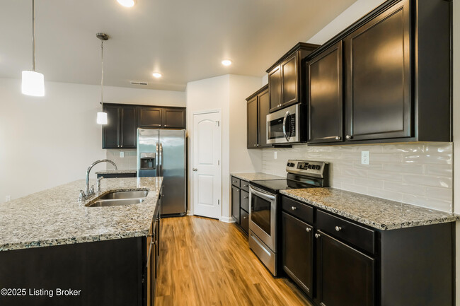 Building Photo - 7907 Cascade Falls Cove