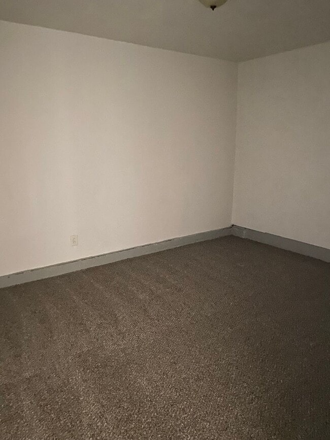 Building Photo - LIMITED TIME**NO APPLICATION FEE**1/2 OFF ...